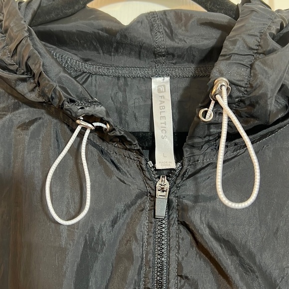 Fabletics Womens Black Hooded Short Sleeve Windbreaker Size Large - Picture 6 of 17